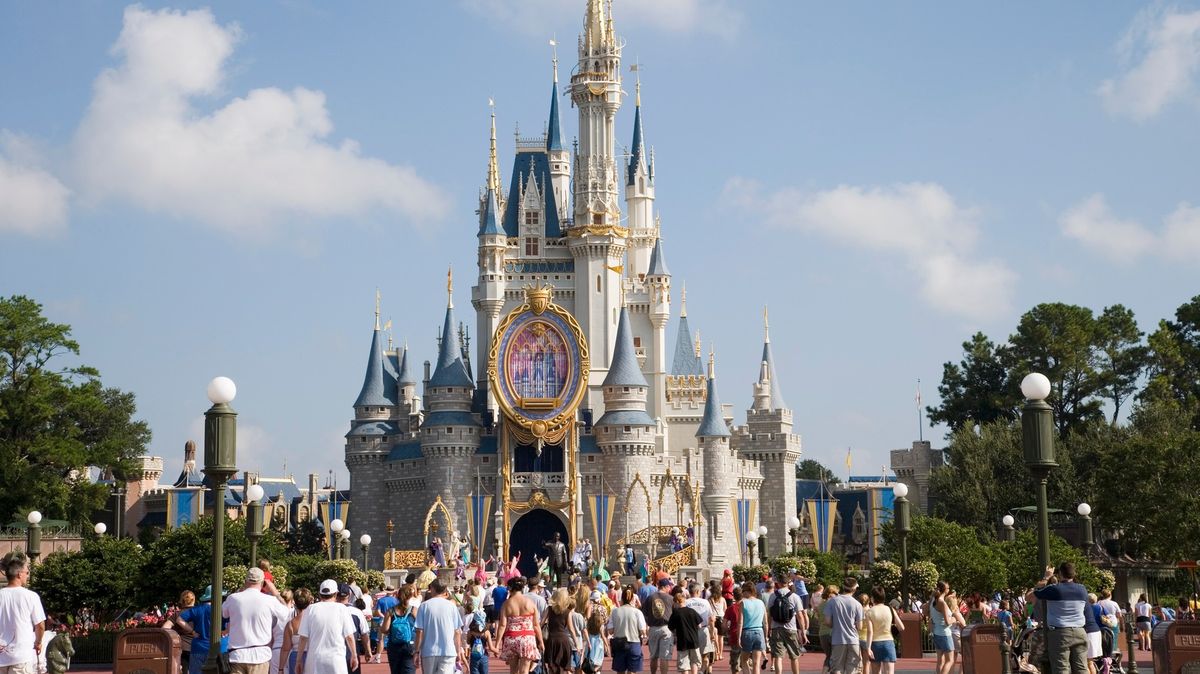 Miliardář poslal 10 tisíc zaměstnanců s rodinami na tři dny do Disney Worldu